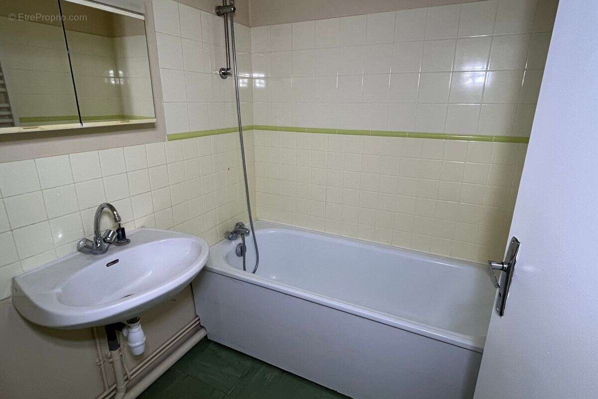 Maison à NOUANS-LES-FONTAINES