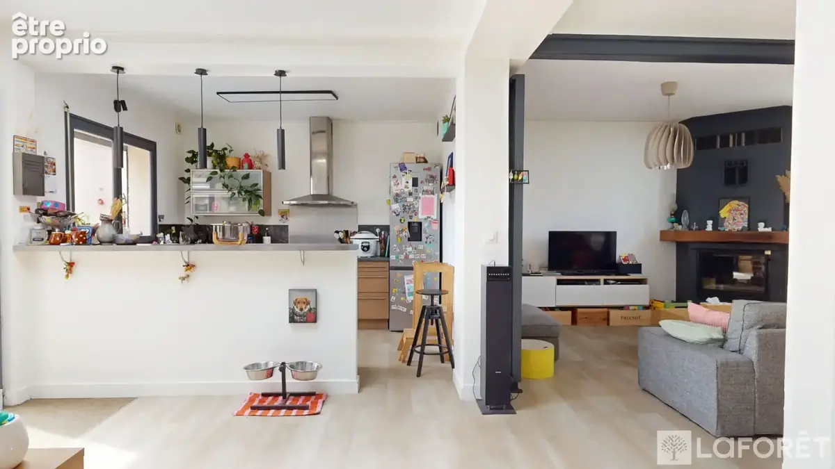A VENDRE - Jolie Maison de ville avec Cour et garage - photo 2