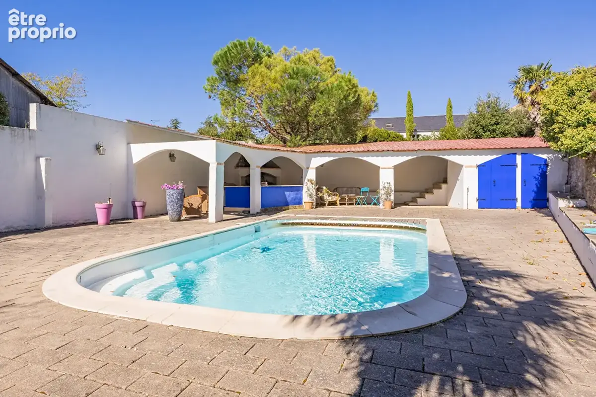 Demeure bourgeoise de la fin du XIX siècle au coeur de Nesmy  -330 m2 - 7 chambres - Piscine - Dépendances - photo 14