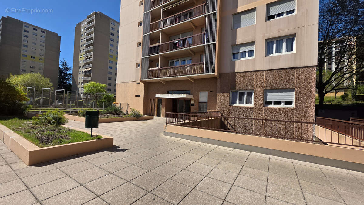 Appartement à BRON