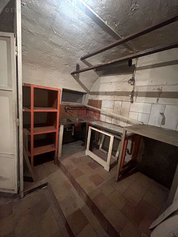 Commerce à PARIS-9E