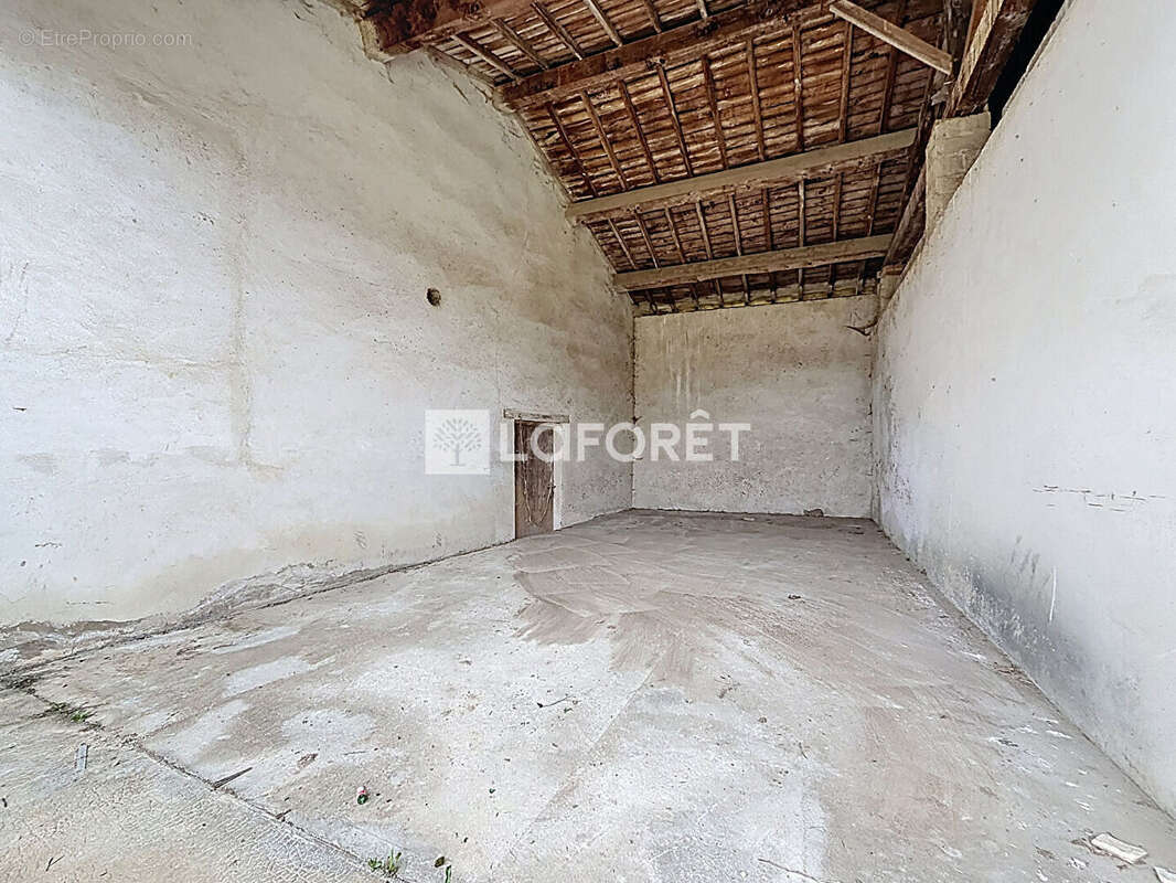 Maison à SAINT-ETIENNE-SUR-CHALARONNE