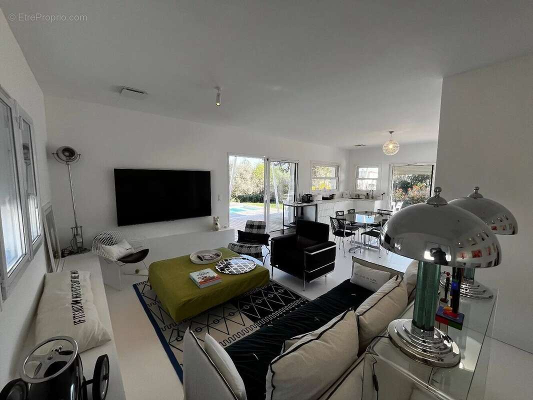 Maison à CANNES-ET-CLAIRAN