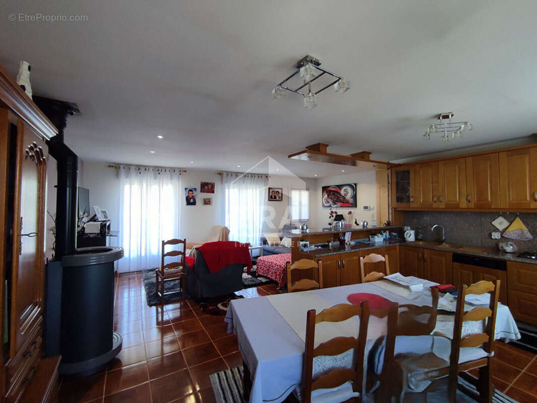 Maison à LE DESCHAUX