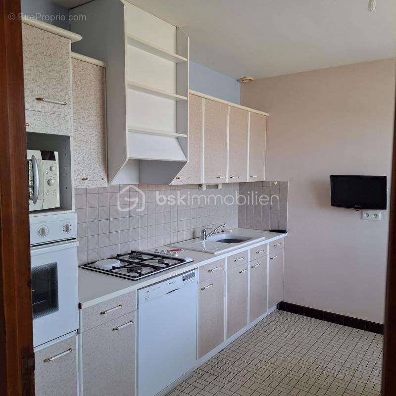 Maison à SAINT-GEORGES-BUTTAVENT