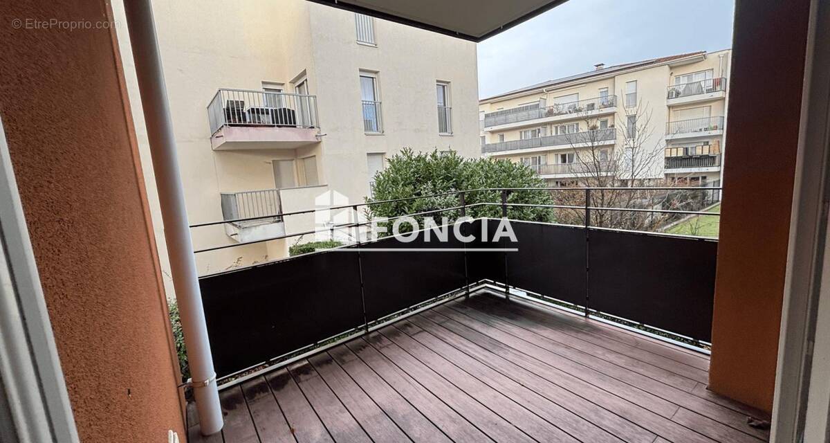 Appartement à MEYZIEU