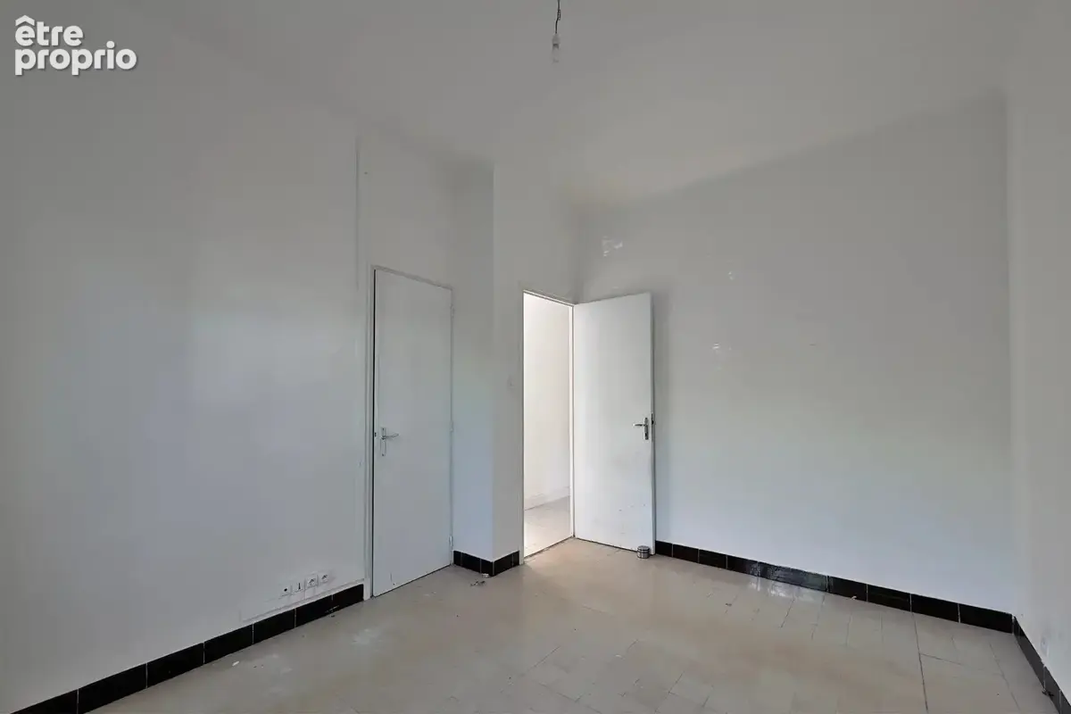 Maison de plain-pied 80 m² avec jardin et garage – Quartier prisé des Alyscamps! - photo 12