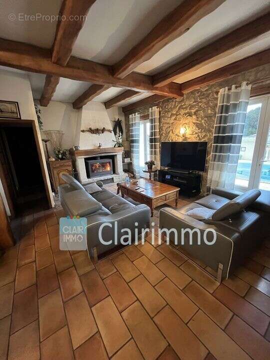 Séjour convivial, Martigues Sud, murs en pierre - Maison à MARTIGUES