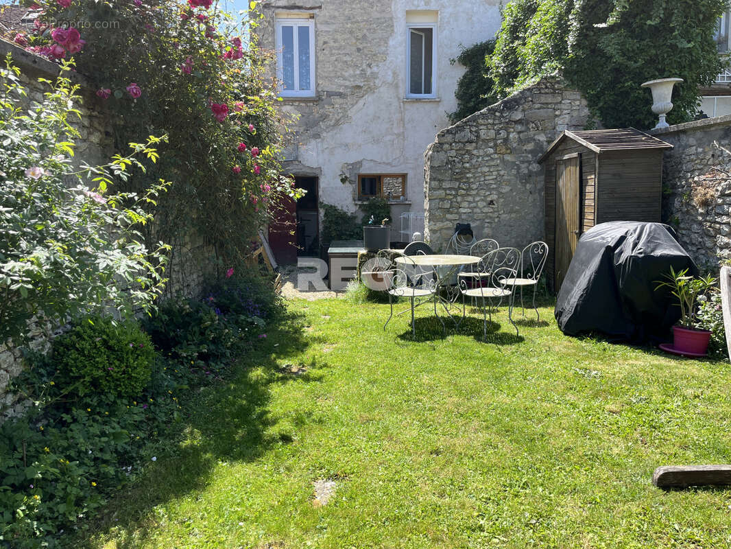 Maison à LA CHAPELLE-LA-REINE
