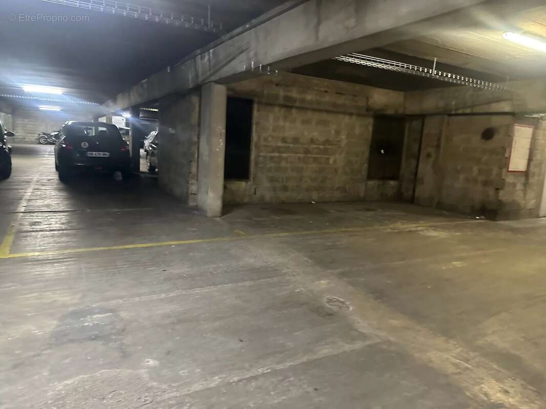 Parking à PARIS-19E