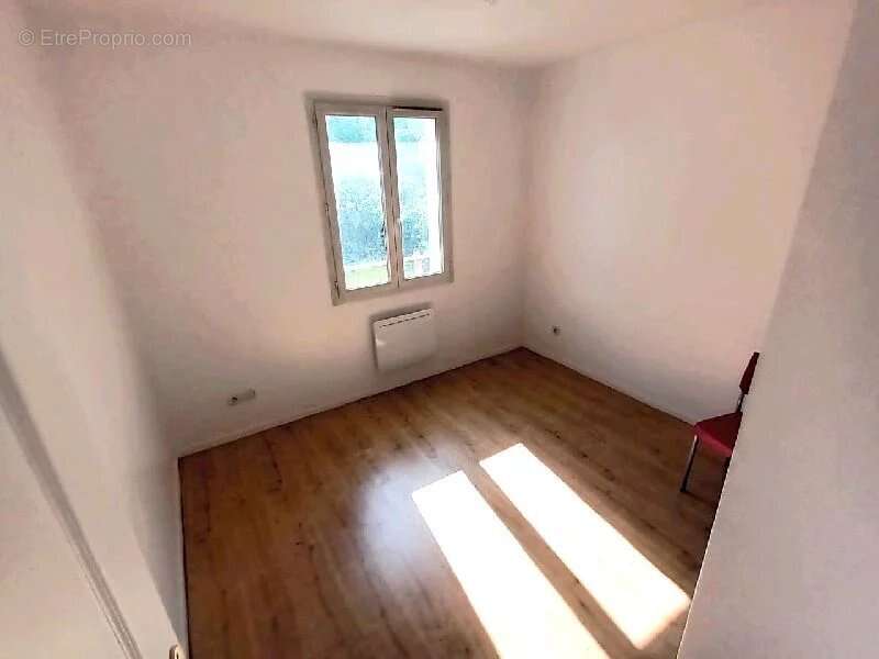 Maison à SAINTE-GENEVIEVE-DES-BOIS