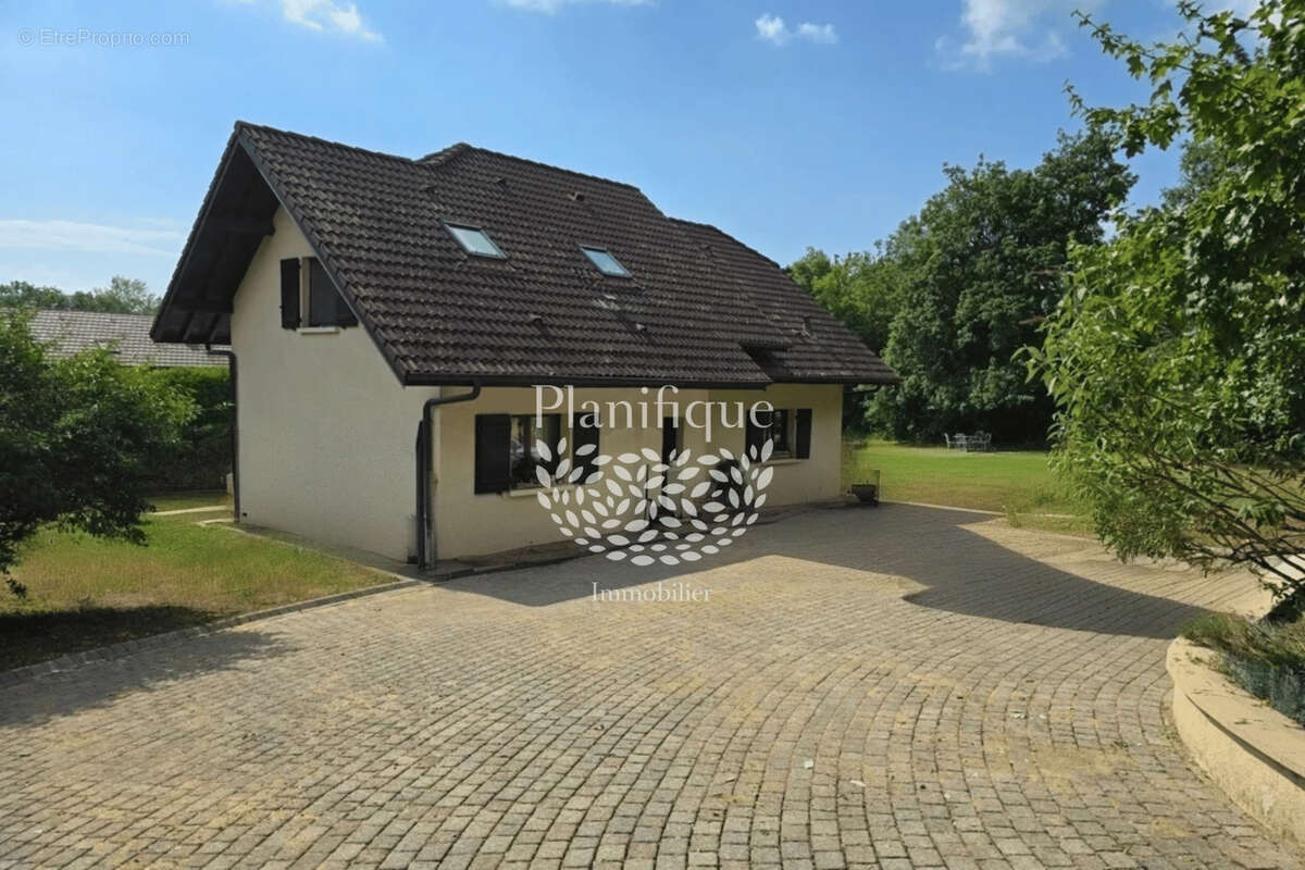 Maison à DIVONNE-LES-BAINS