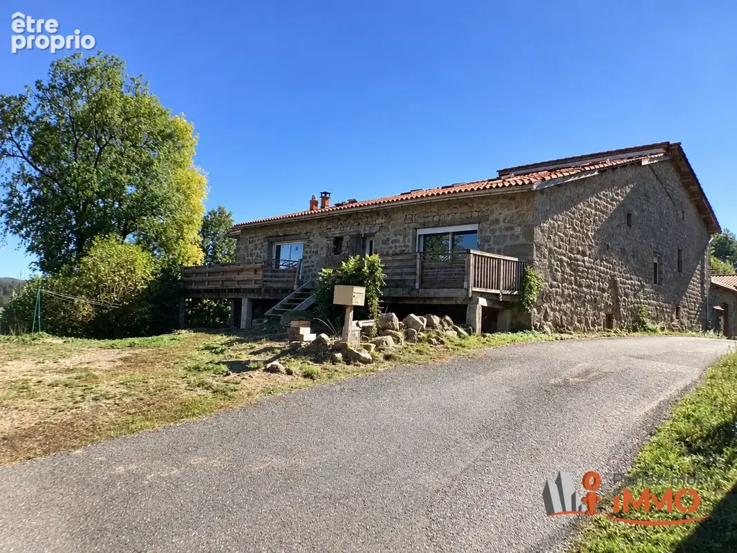 Maison 6 pièces 175 m² à vendre à Estivareilles (42380) - photo 1