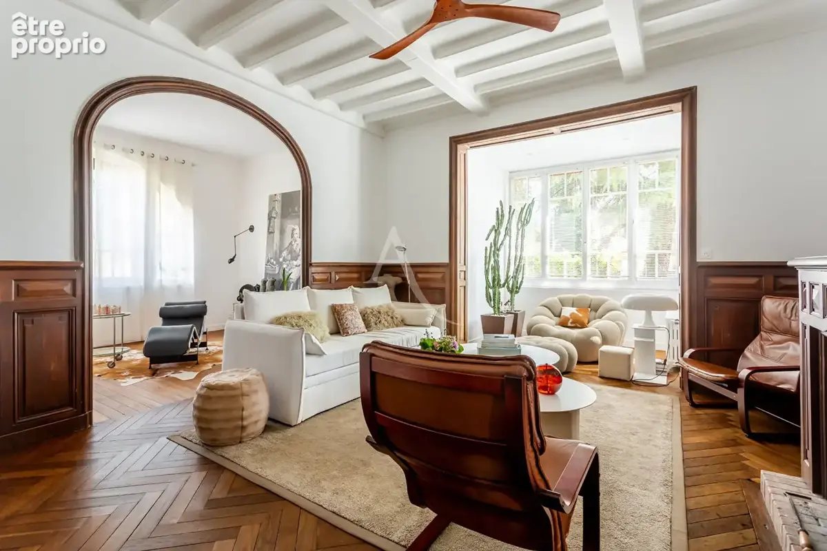 GRADIGNAN - Belle propriété de 231 m² aux belles prestations anciennes conservées - photo 4