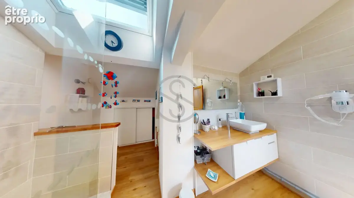 Duplex Jarrie 5 pièce(s) 184 m2 - Lumineux et en parfait état - photo 11