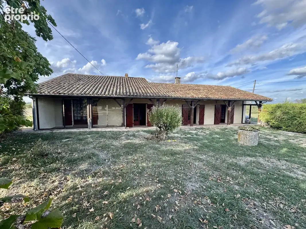 MONFLANQUIN, Maison de plain peid, 3 chambres, 2000 m2 de terrain, garage. - photo 1