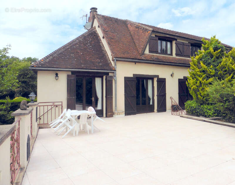 Maison à VILLENEUVE-L&#039;ARCHEVEQUE