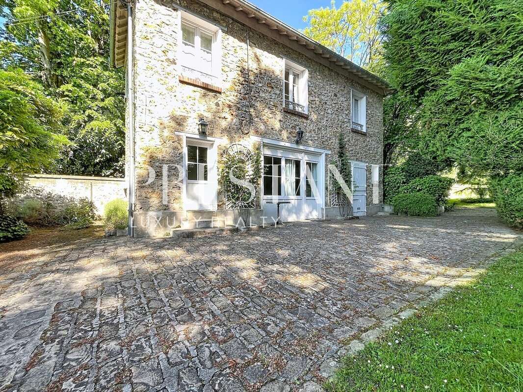 Maison à SAINT-REMY-LES-CHEVREUSE
