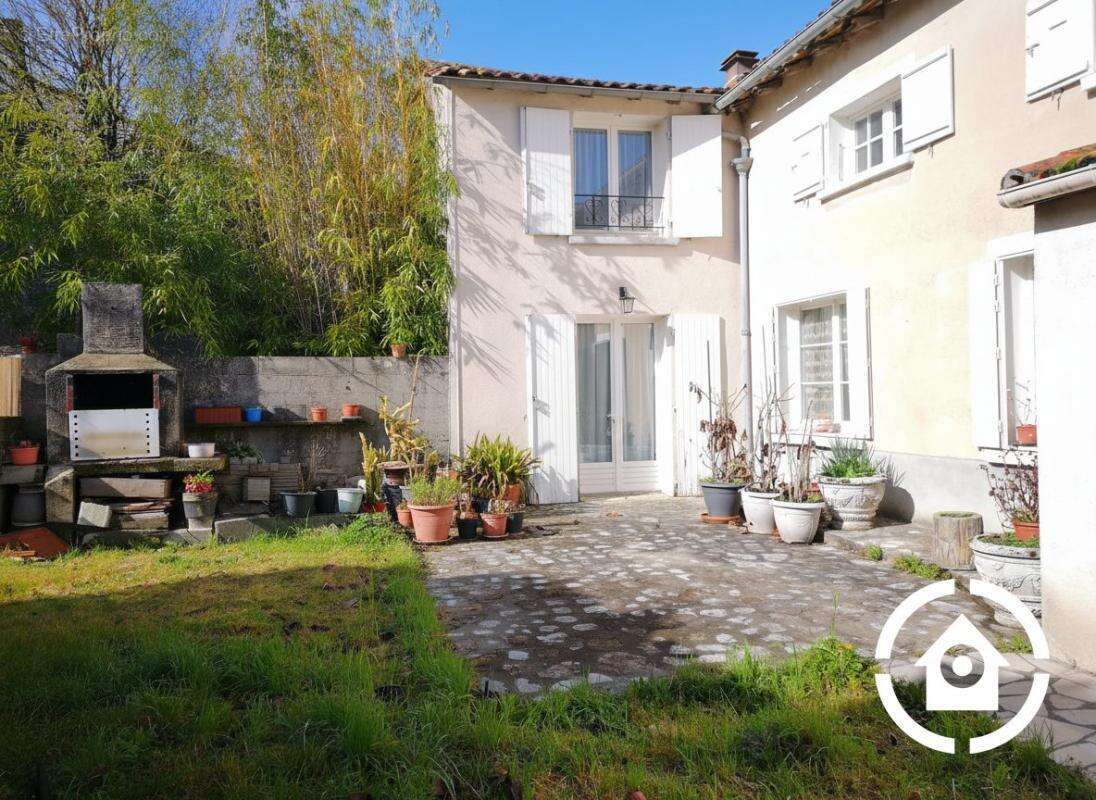Maison à rénover - 4 chambres avec jardin et dépendances - photo 4