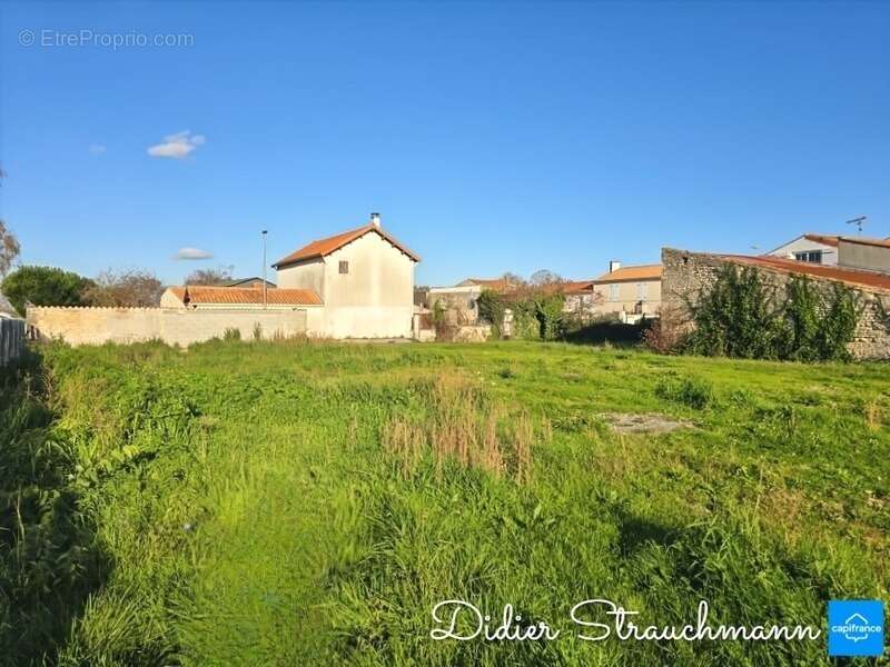 Terrain à LA JARRIE