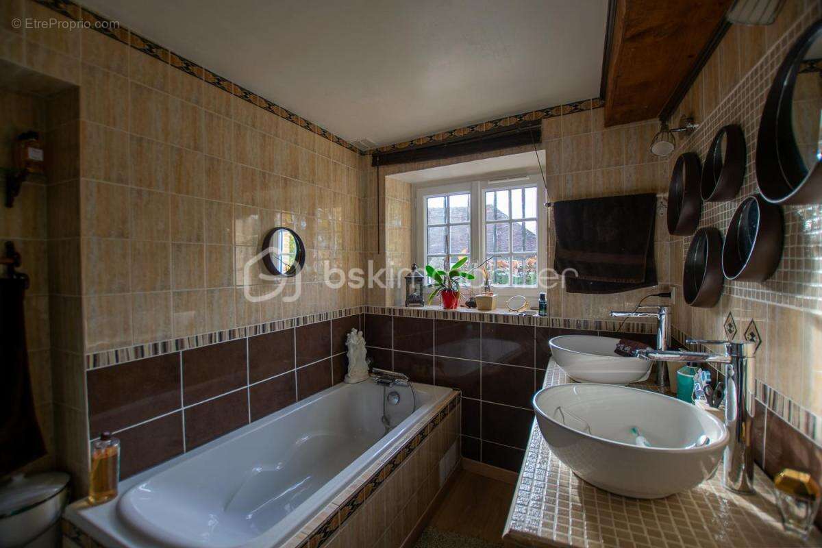 Maison à LES BORDES