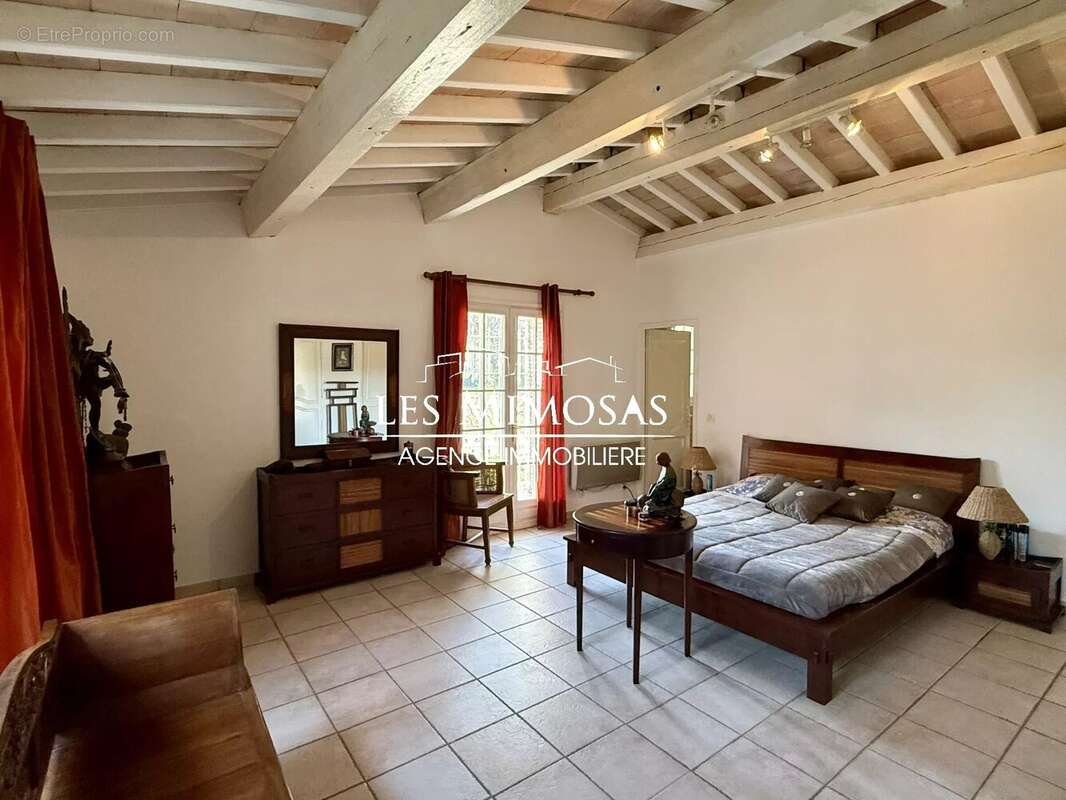Maison à ROQUEBRUNE-SUR-ARGENS