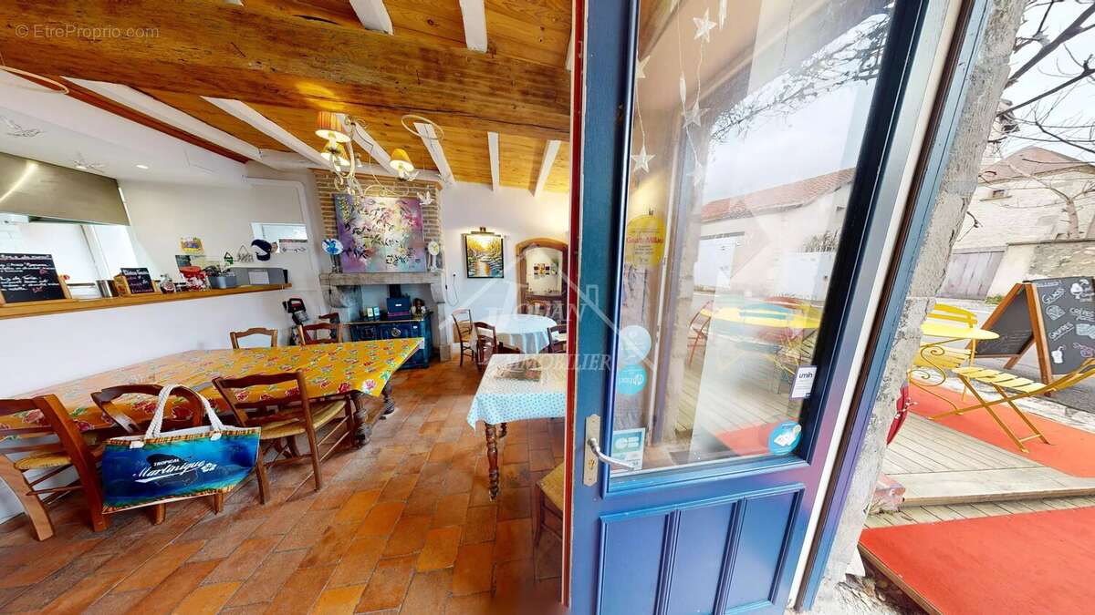 Commerce à CHARROUX