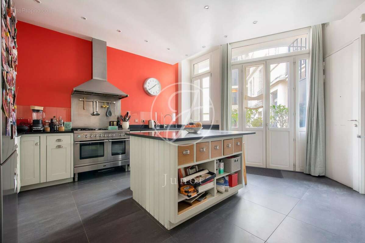 Appartement à PARIS-16E