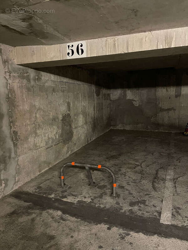 Parking à PARIS-11E