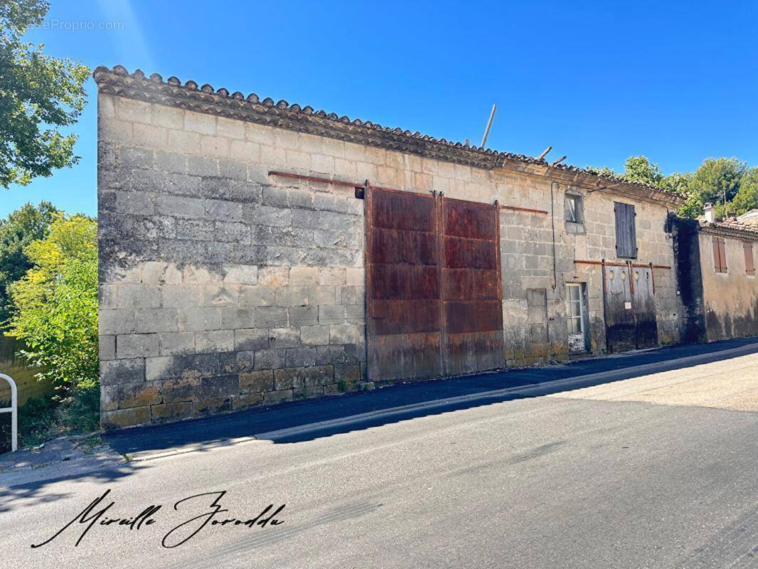Appartement à JONQUIERES-SAINT-VINCENT