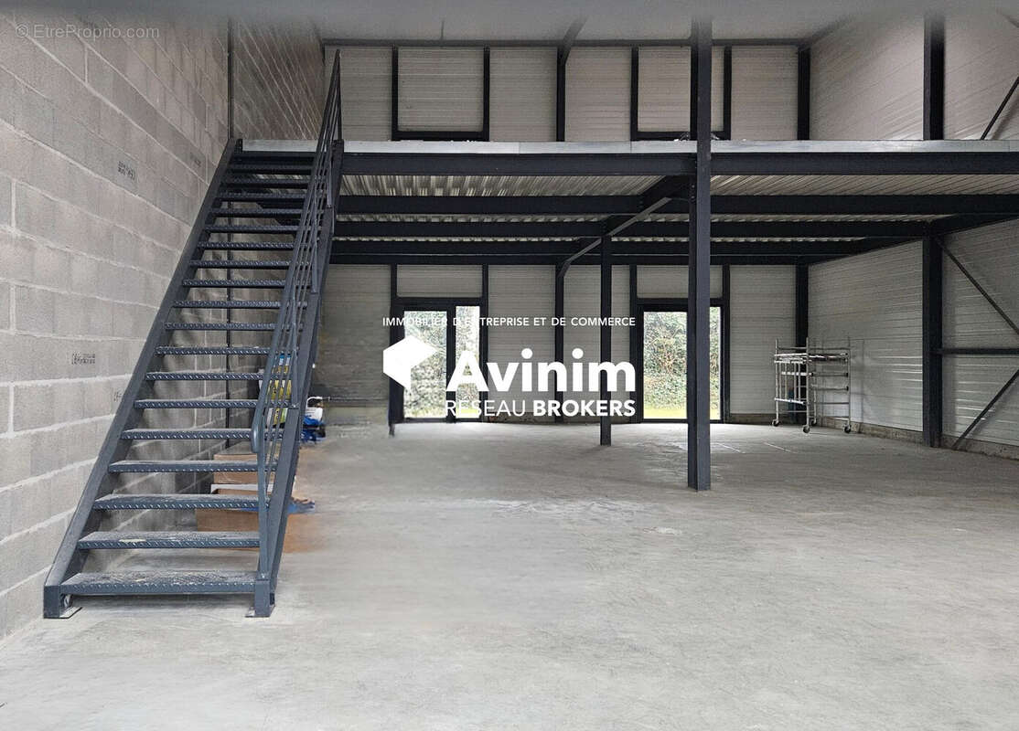 Commerce 225 m² à Trevoux  - photo 4