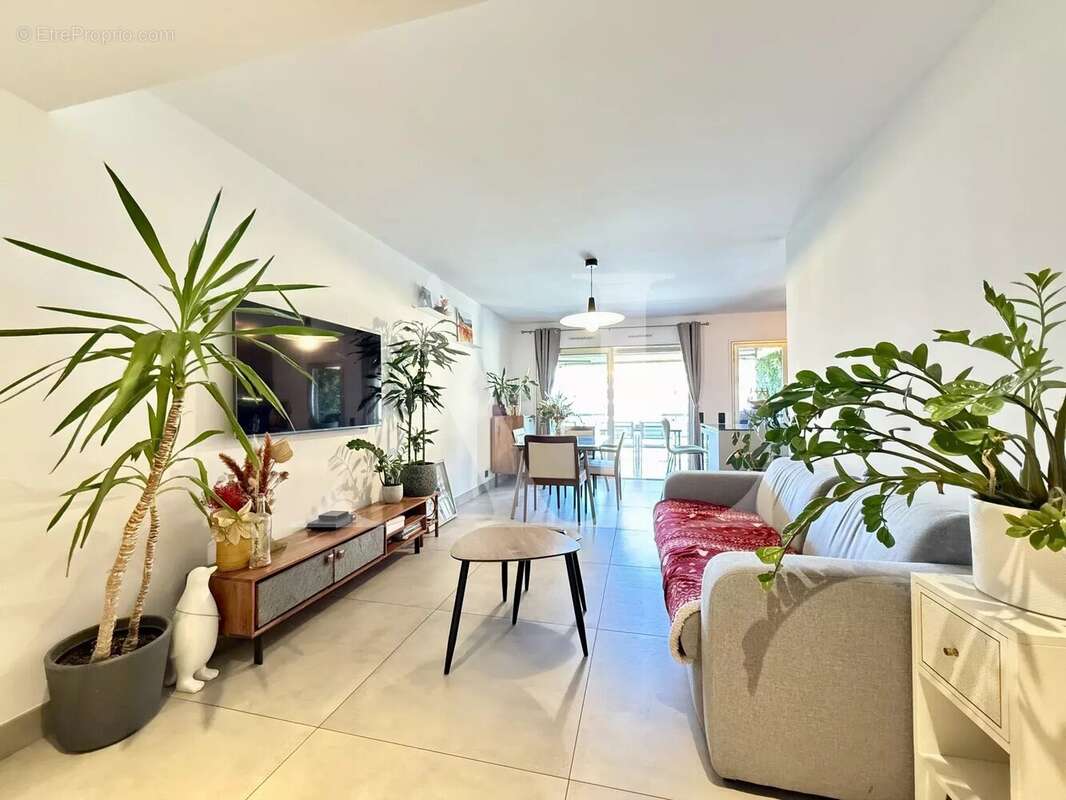 Appartement à VALLAURIS