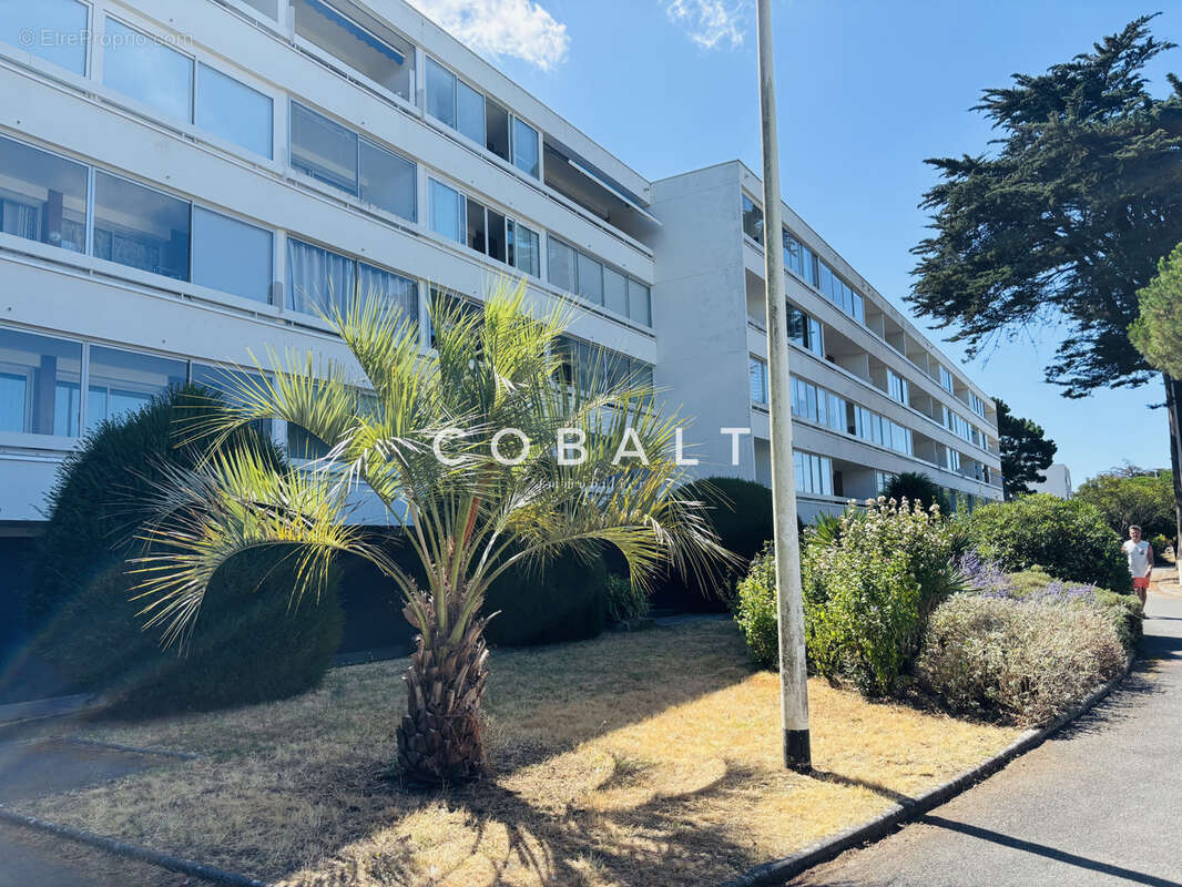 Bel appartement de 50 m2 à rafraîchir dans une résidence avec tennis - photo 15
