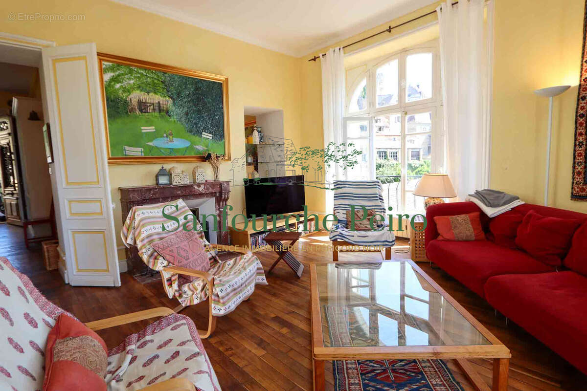 Maison à BEYNAC-ET-CAZENAC