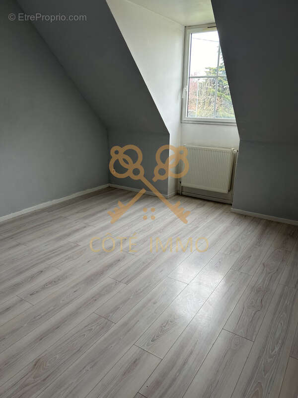 Maison à COURRIERES