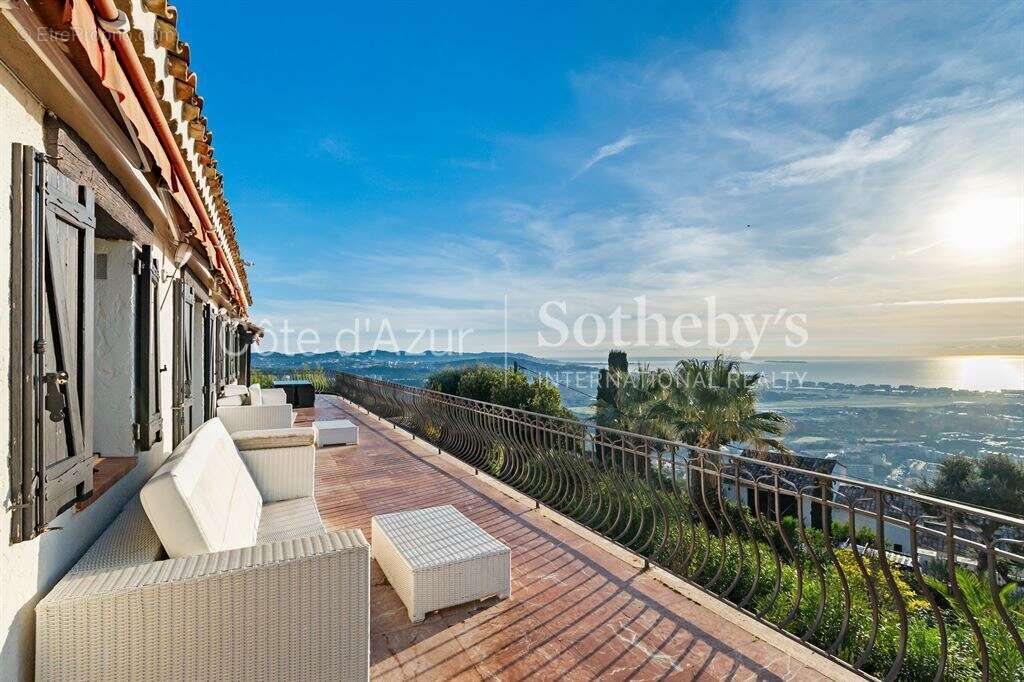 Maison à MANDELIEU-LA-NAPOULE