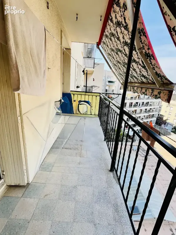 Appartement T4 vendu loué avec balcon et cave à Marseille 3ème - photo 3