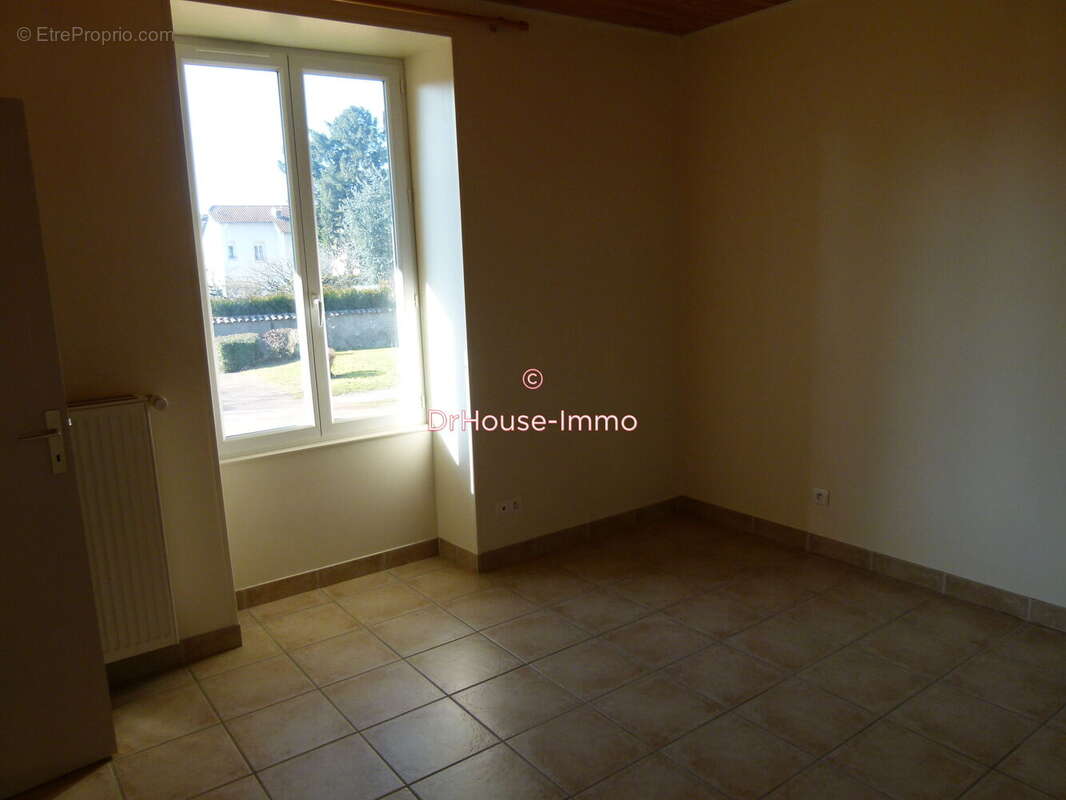 Maison 107 m² à Pouilly-Sous-Charlieu  - photo 3
