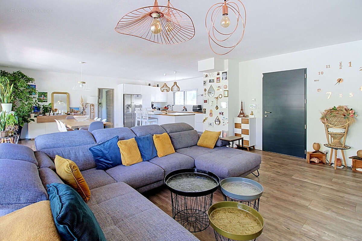 A VENDRE ! Maison contemporaine à Draguignan de 159 m² avec piscine et double garage - photo 3