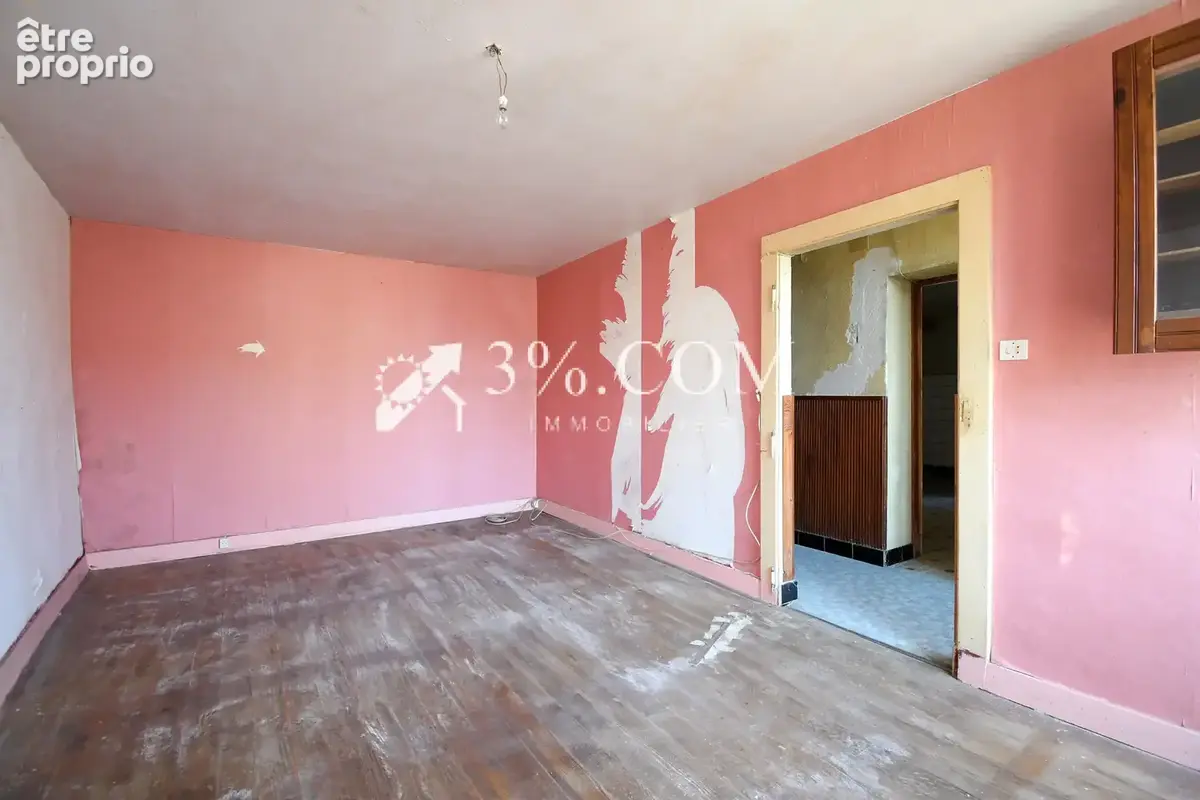 Maison de village avec 3 chambres, jardin de 530 m2, garage et dépendances - photo 10