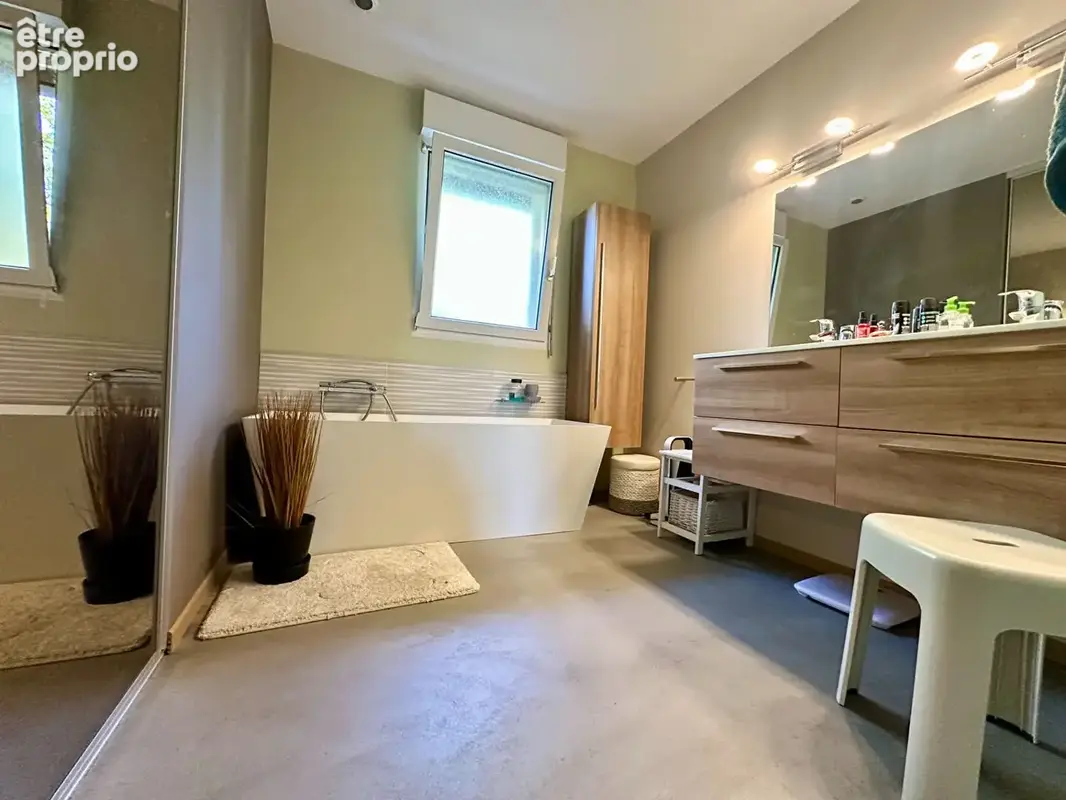 Exclusivité IMMOFLORE - Superbe maison 7 pièces avec piscine à Larnod - photo 15