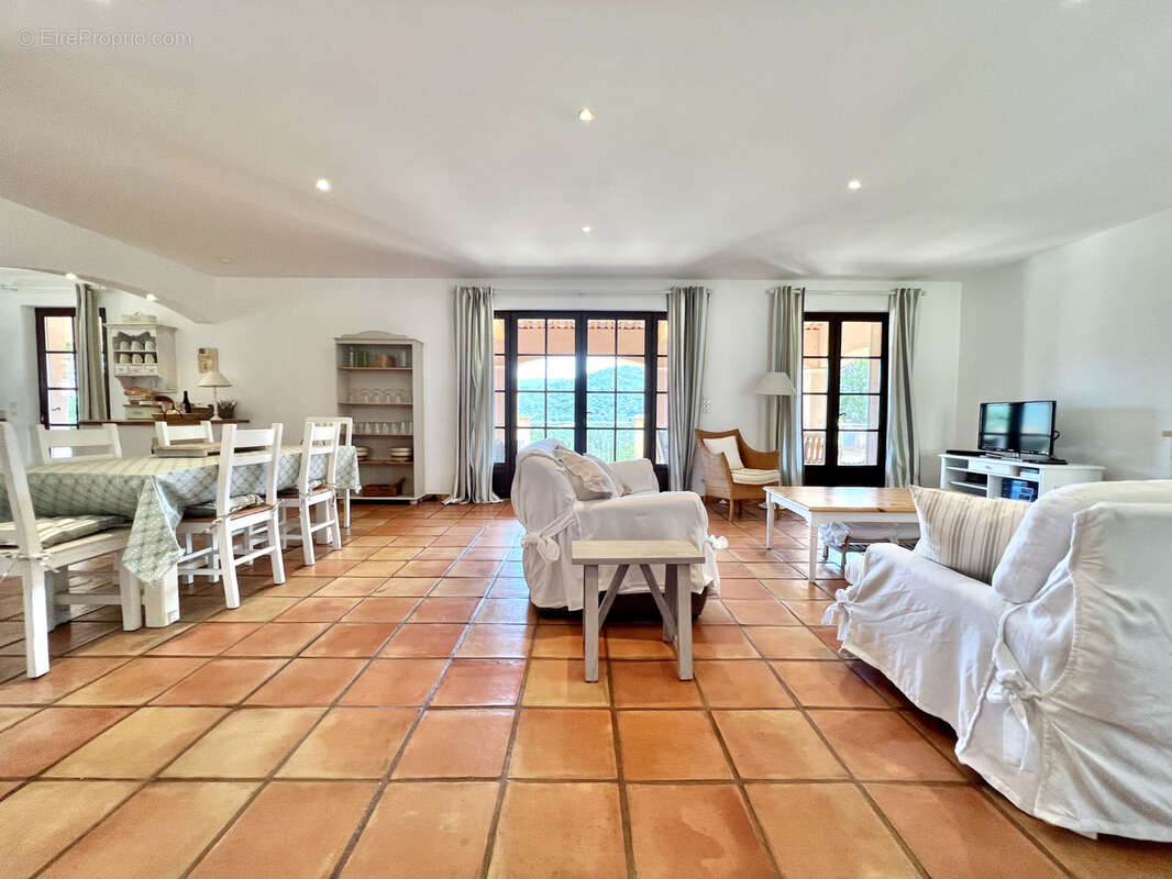 Maison à PLAN-DE-LA-TOUR