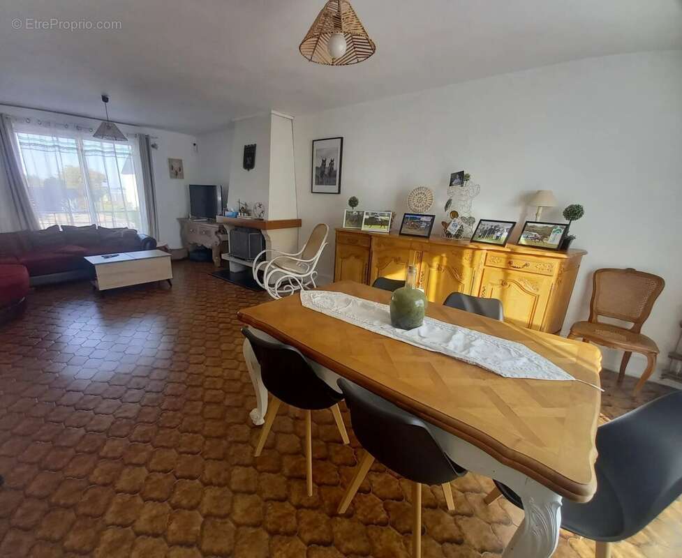 Maison à MESLAY-DU-MAINE