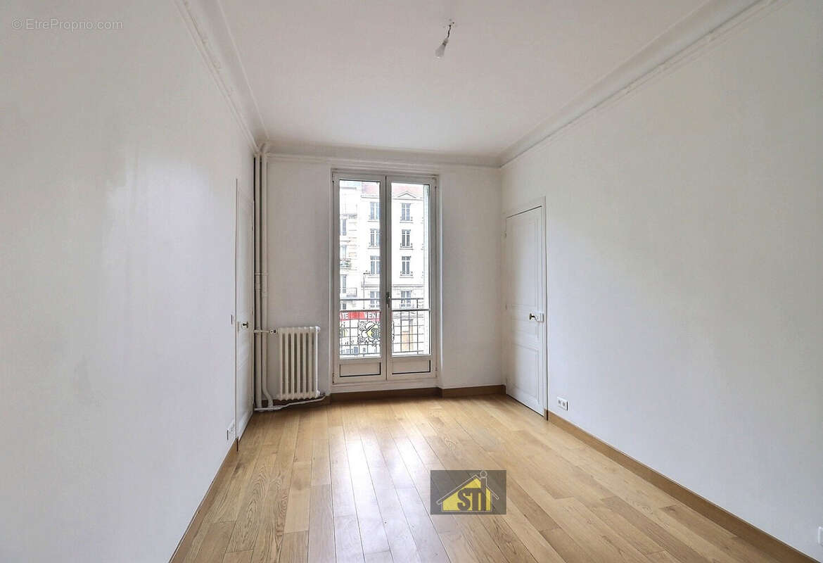 Appartement à PARIS-14E