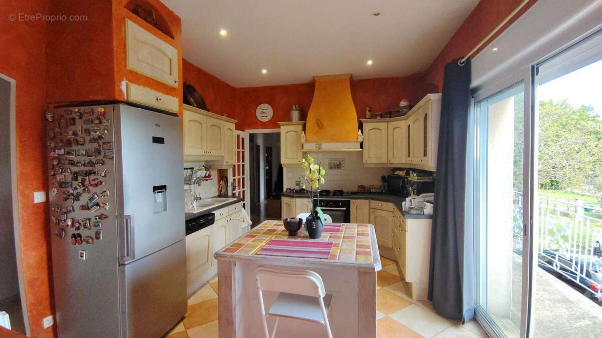 Maison à TERRASSON-LAVILLEDIEU