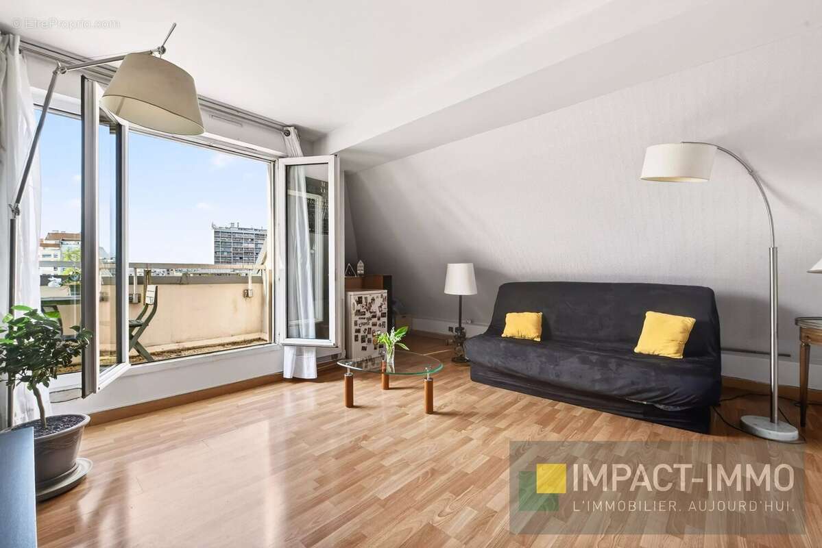 Appartement à COURBEVOIE