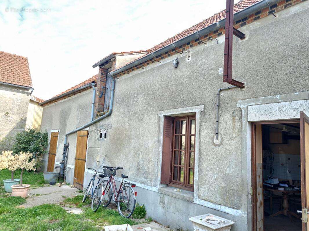 FERMETTE 70 m² avec une TRES BELLE GRANGE refaite a neuf - photo 7