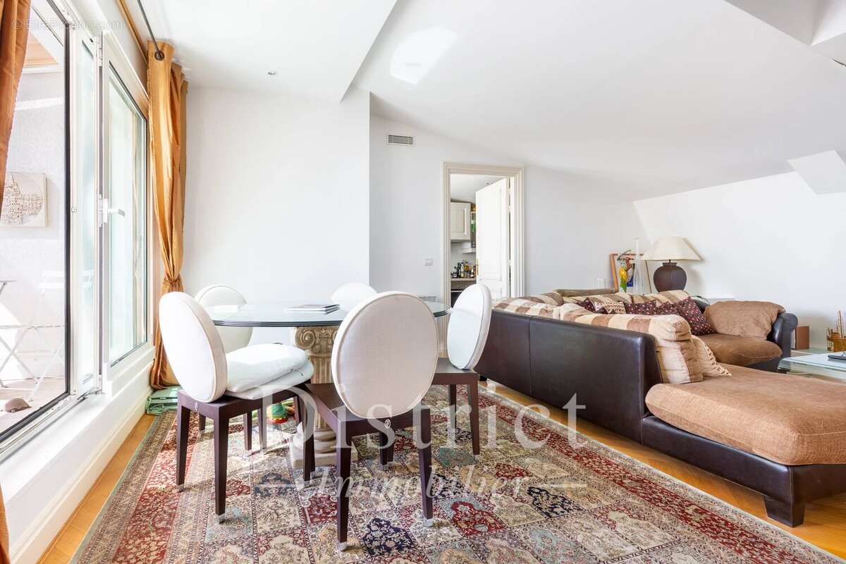 Appartement à PARIS-8E