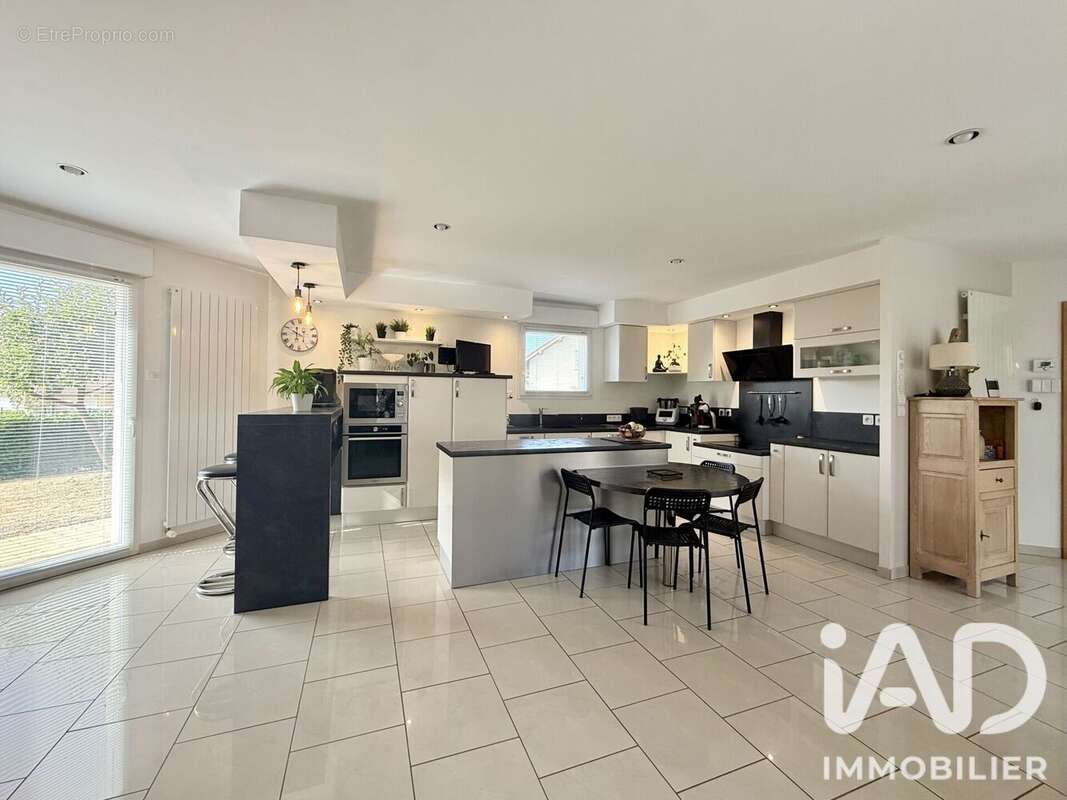 Maison 208 m² à Epinal  - photo 7