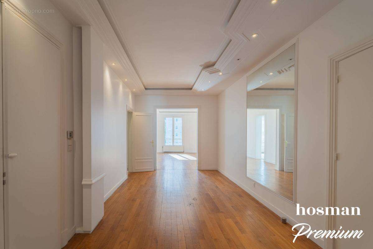 Appartement à PARIS-16E